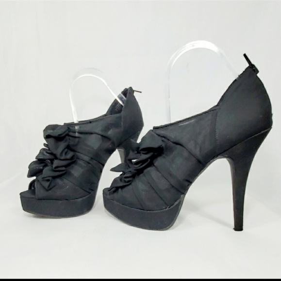 nine west black platform pumps